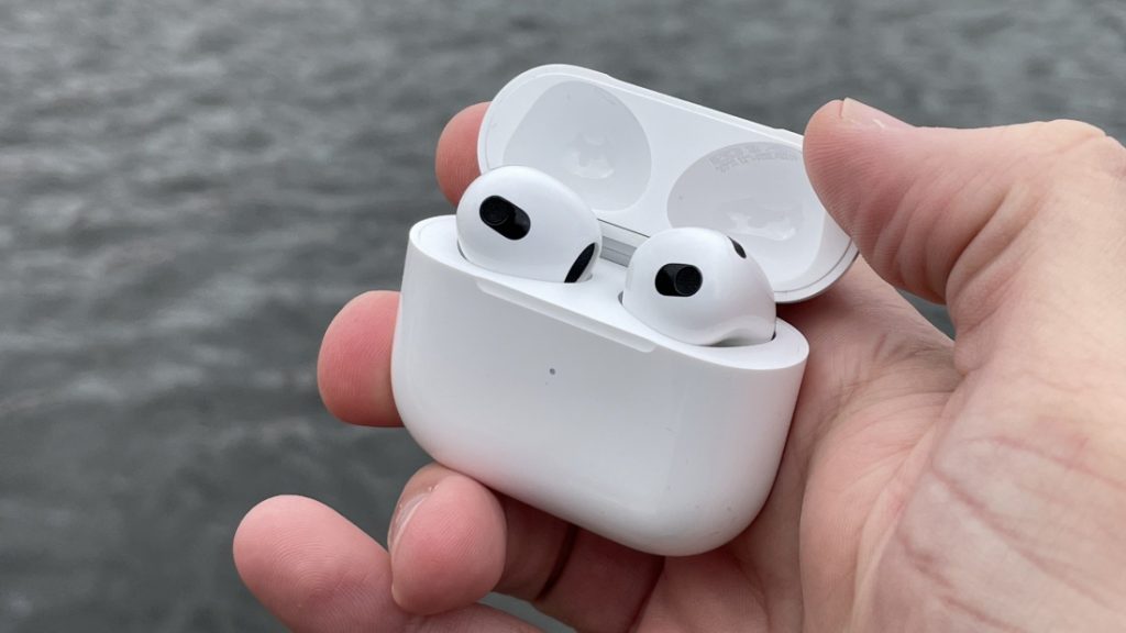 Apple AirPods 3 kabellose Kopfhörer mit Etui